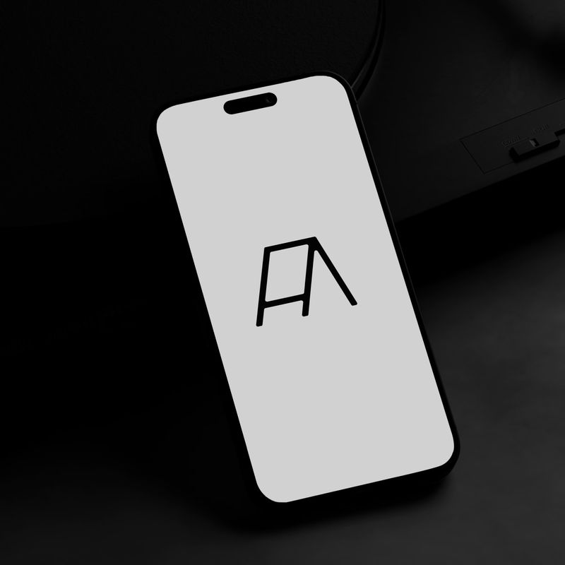 iPhone 14 Mockup