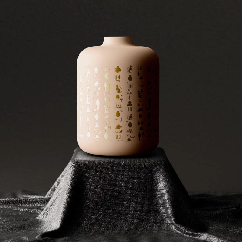 Vase Mockup 4