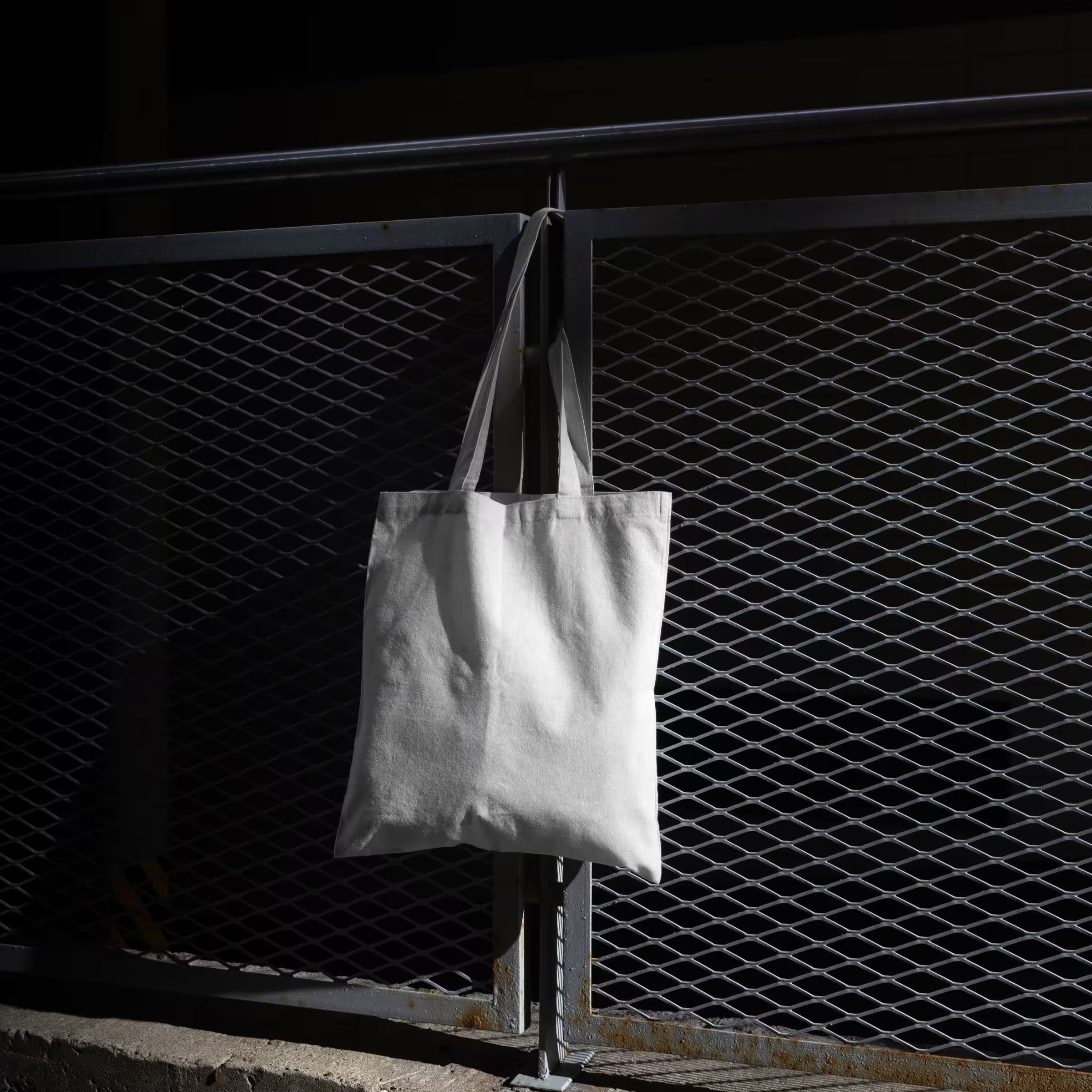RAW - Free Tote Bag Mockup