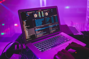 Best DJ Software for Beginners 2026: The Tools Worth Starting With