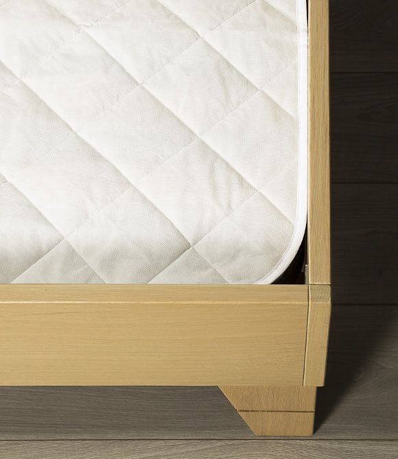 Cover for the mattress base