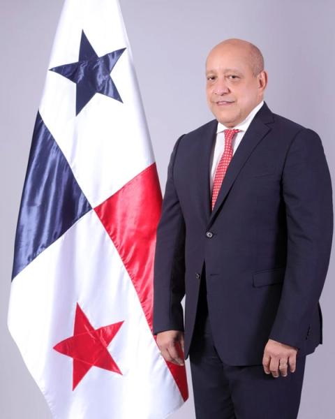 Retrato oficial del diputado Crispiano Adames Navarro