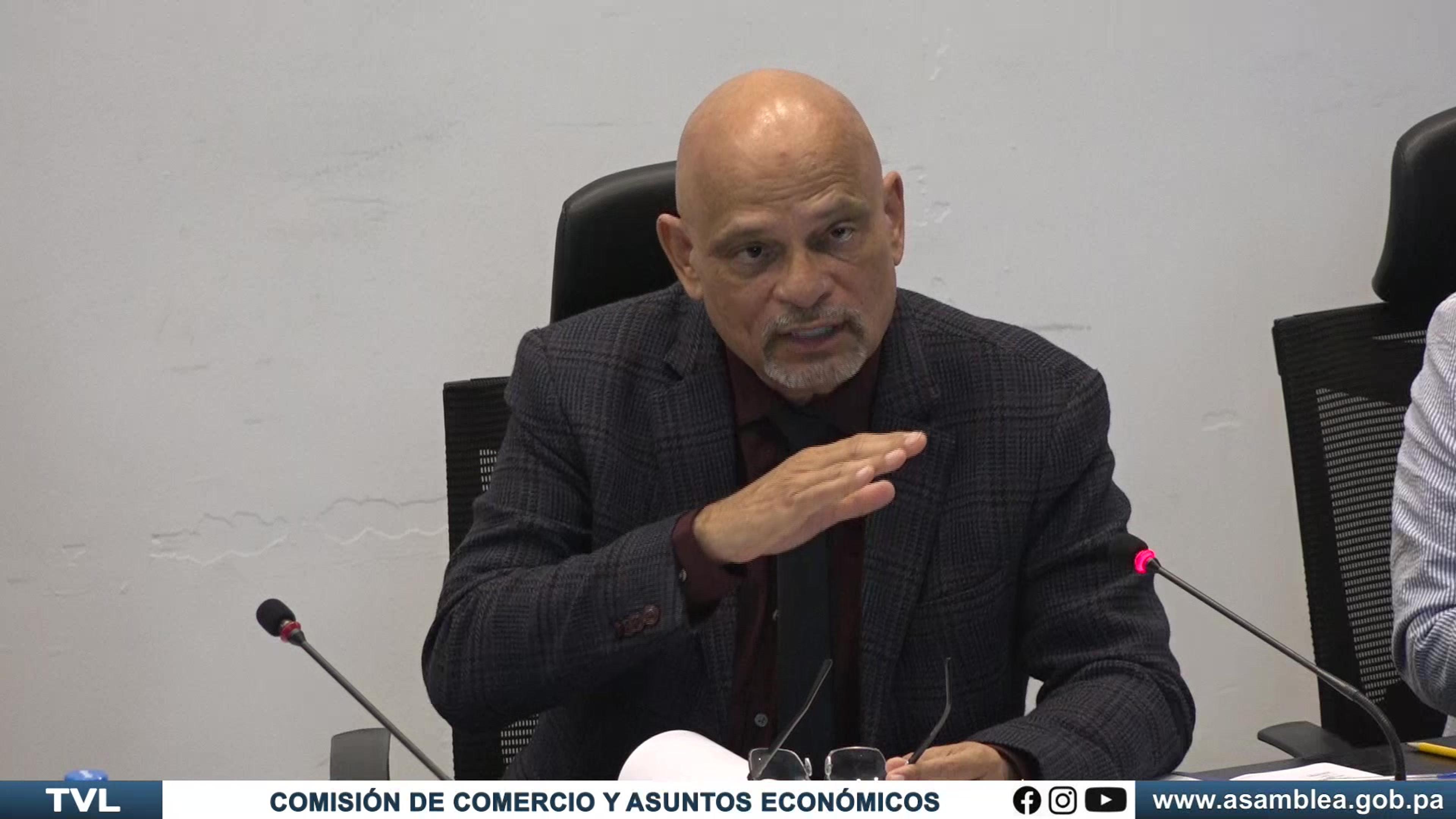 Representative Ernesto Cedeño during the second debate of Bill 387