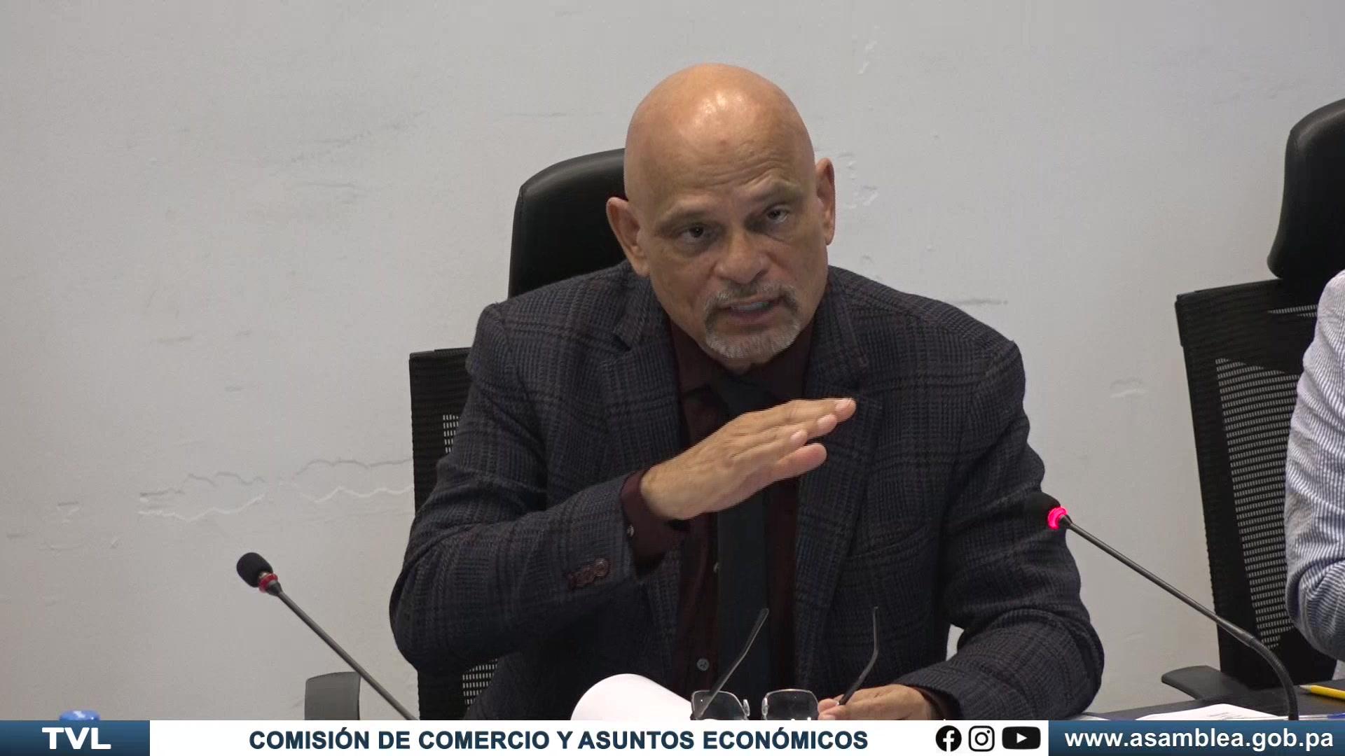 Representative Ernesto Cedeño during the second debate of Bill 387