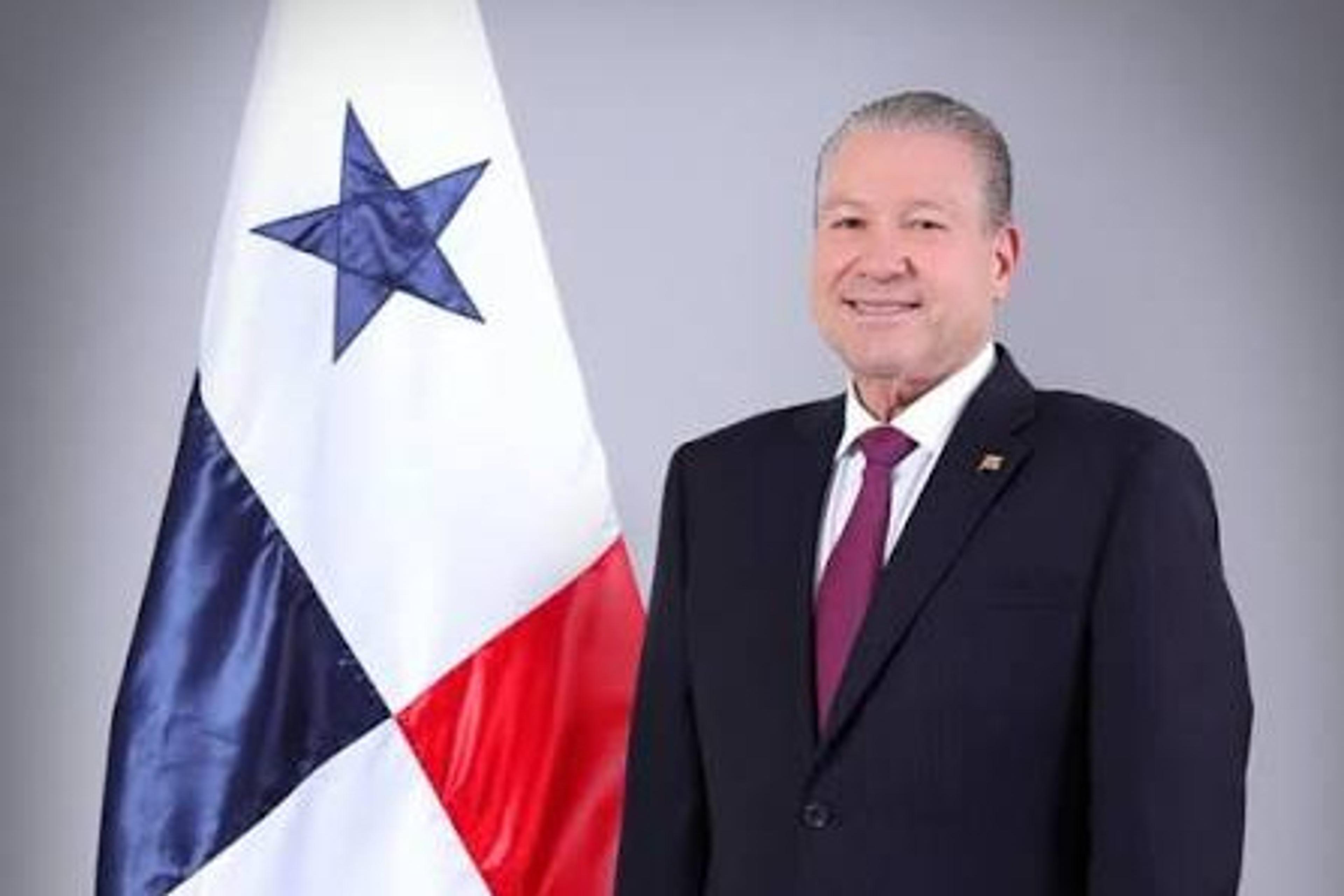 Photograph of Manuel Cohen supplied by Hugo for this article.