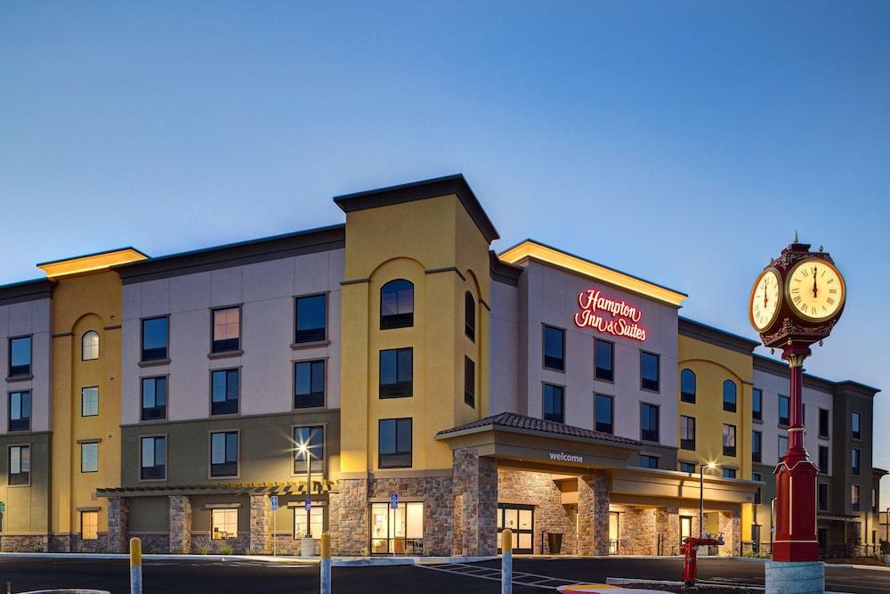 Exterior view of the Hampton Inn and Suites in Marina, CA.