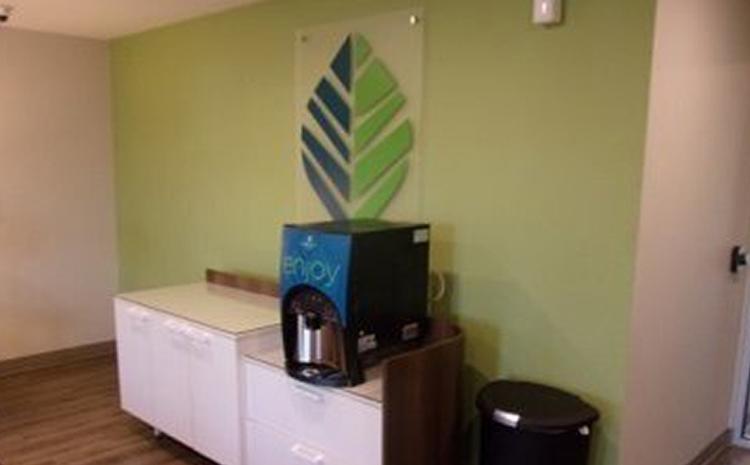 Lounge area at the WoodSpring Suites hotel in Norco, CA.