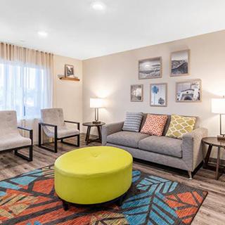 Guest living room inside of the WoodSpring Suites hotel in Redlands, CA.