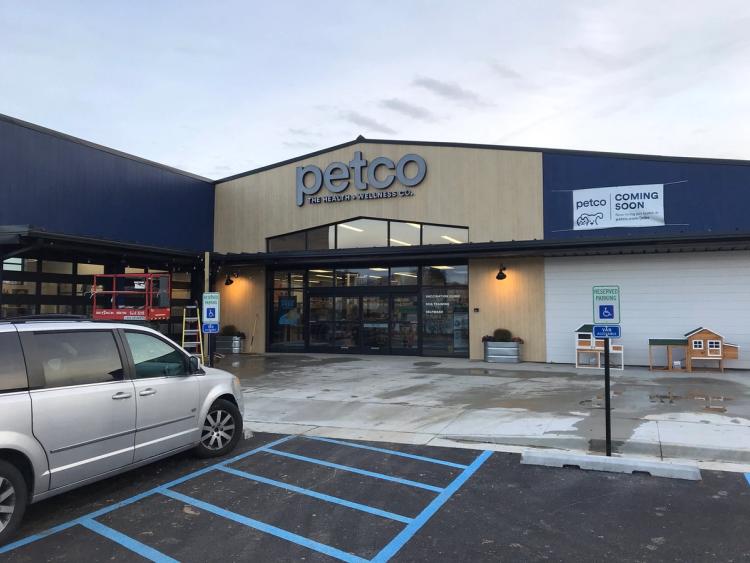 Exterior of Petco pet store in Mount Sterling, KY.