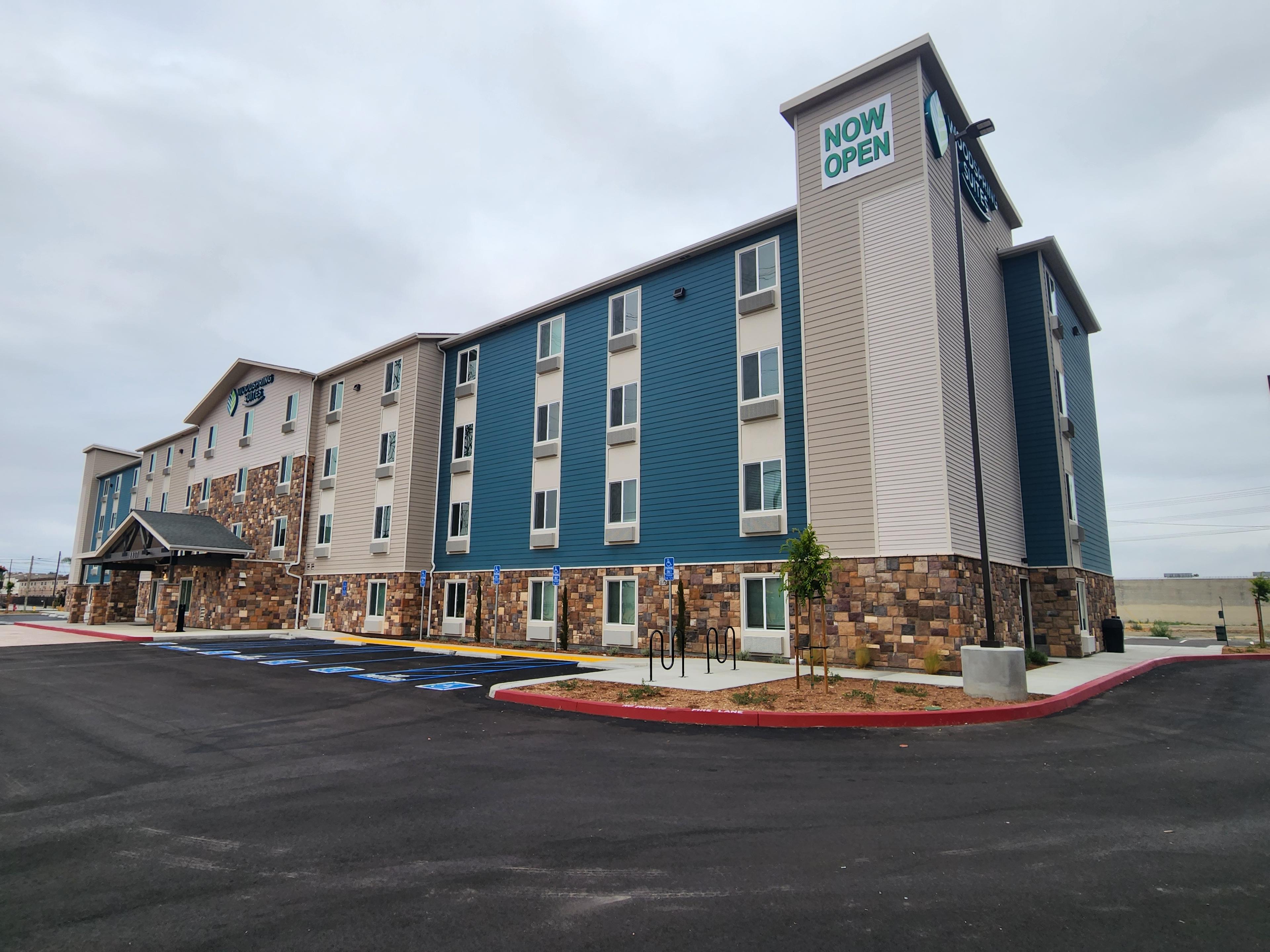 Exterior view of the WoodSpring Suites hotel in Bellflower, CA.