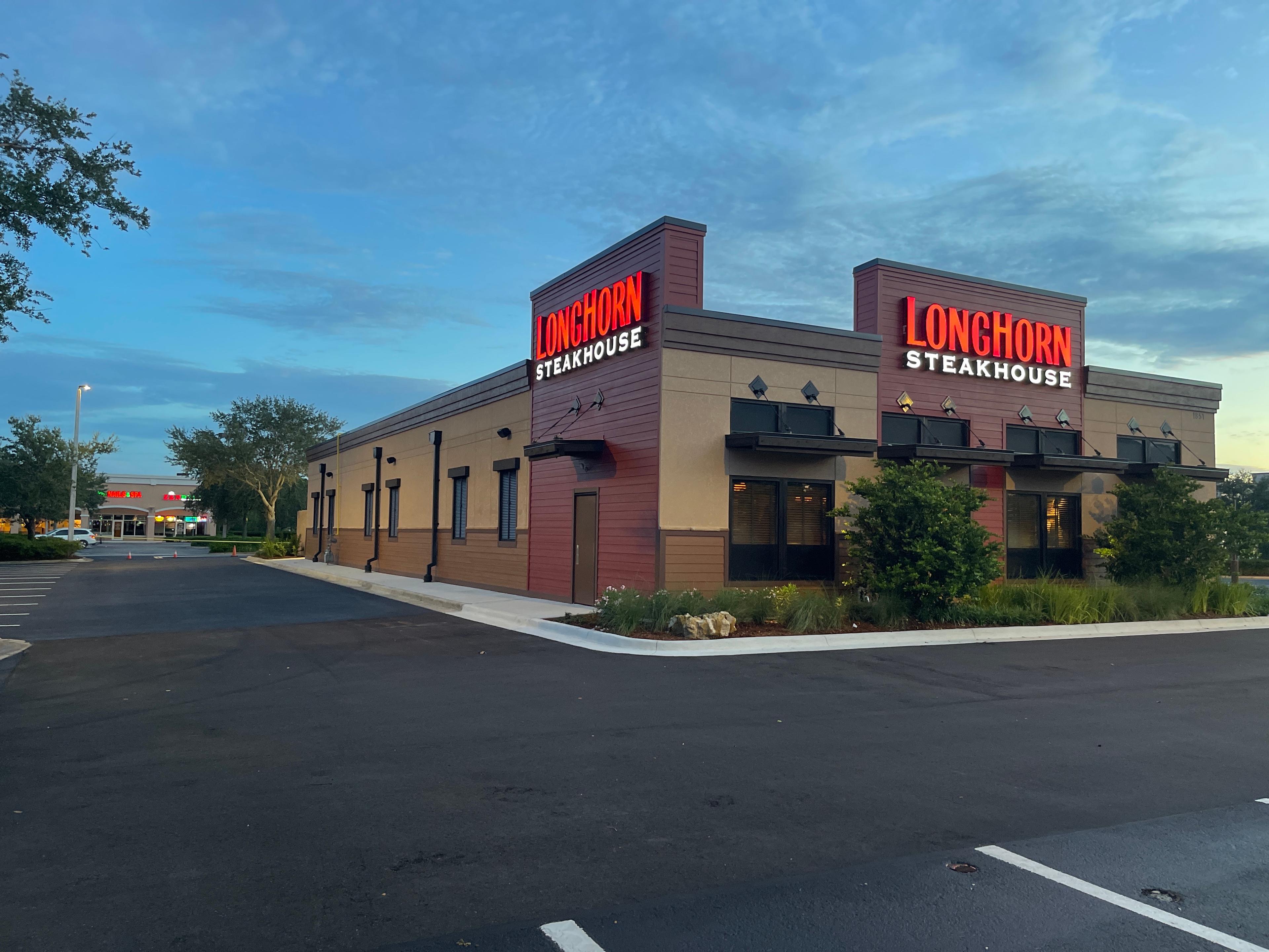 Exterior view of Longhorn Steakhouse in Cape Coral, FL.