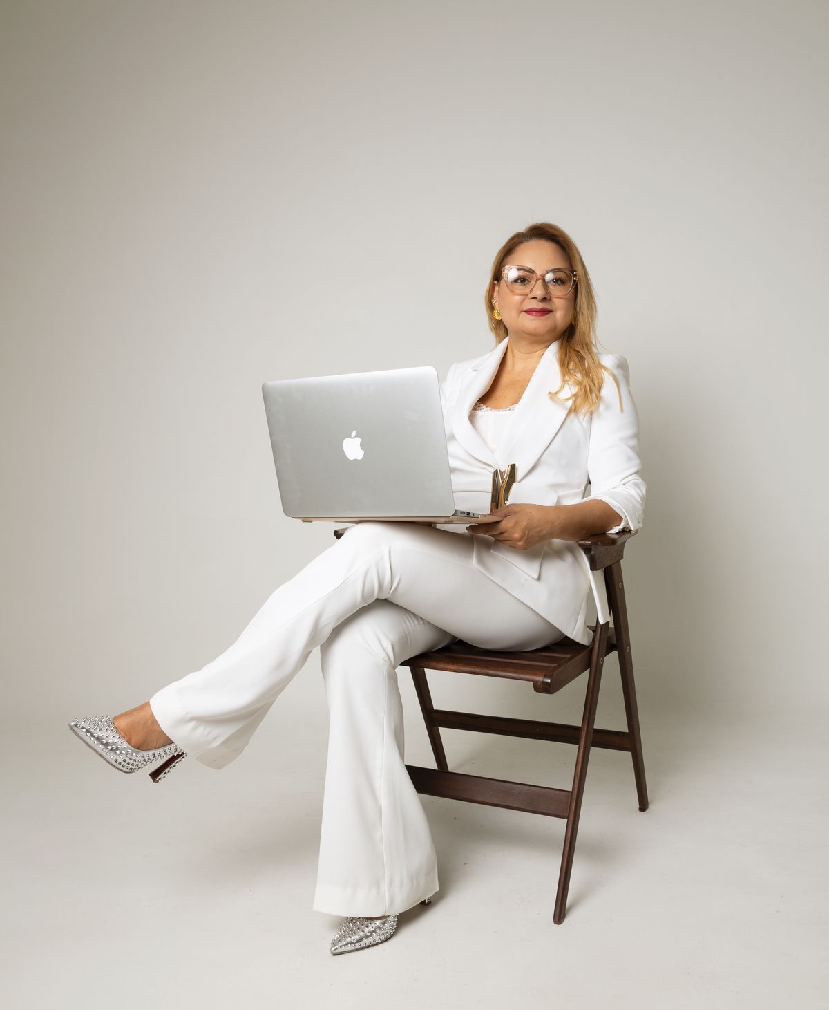 paola-vargas-asesora-de-imagen-corporativa-imagen-ejecutiva-imagen-empresarial-medellin