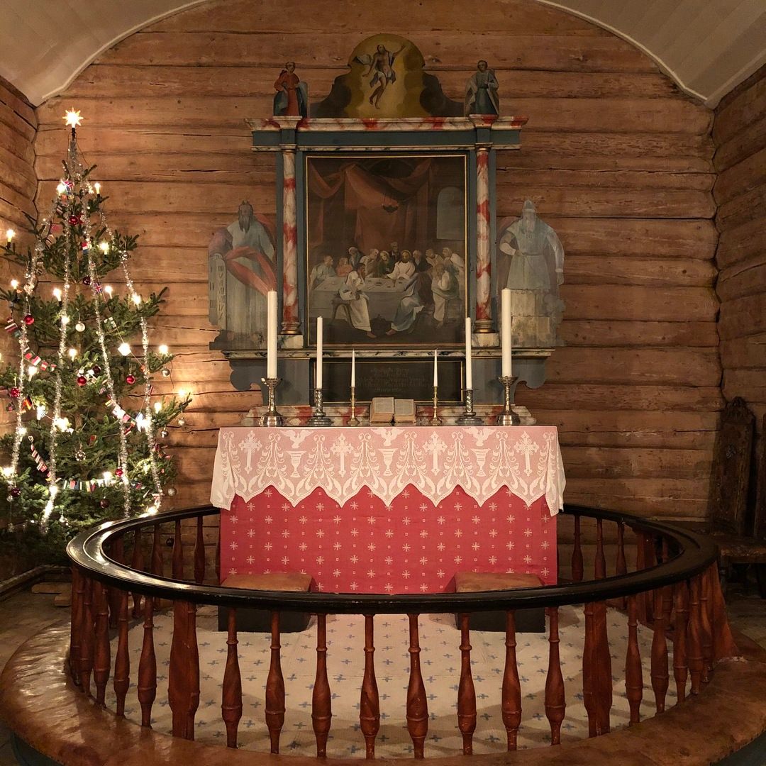 The alter with a Christmas tree