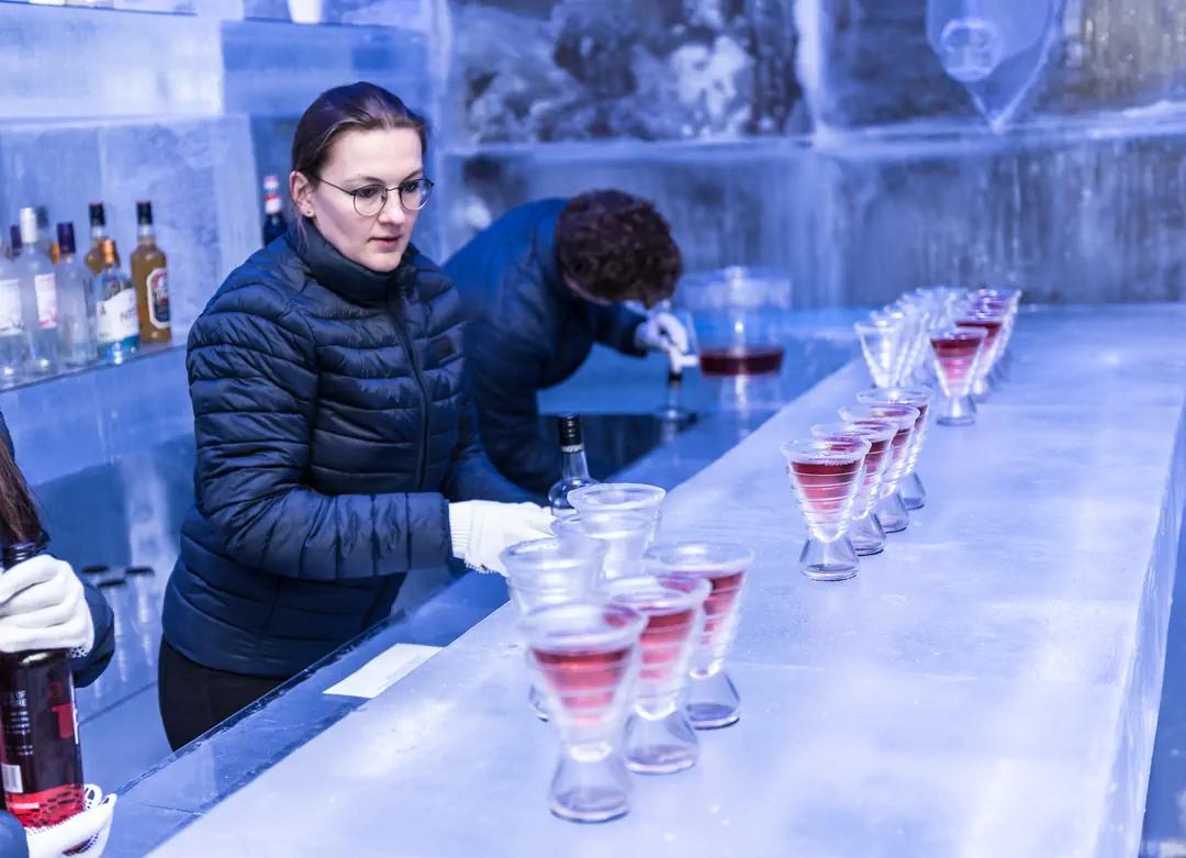 Ice bar