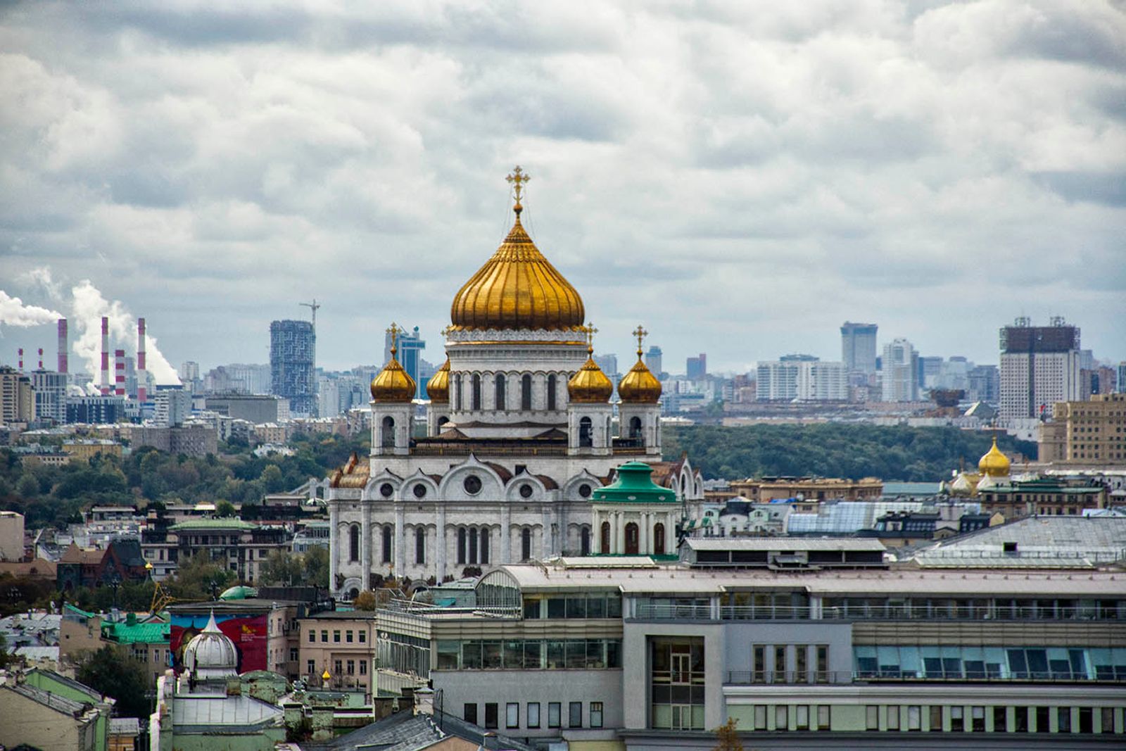 CATTEDRALE DEL CRISTO SALVATORE Questa immensa e nuovissima cattedrale domina il lungofiume della Moscova ed offre una…