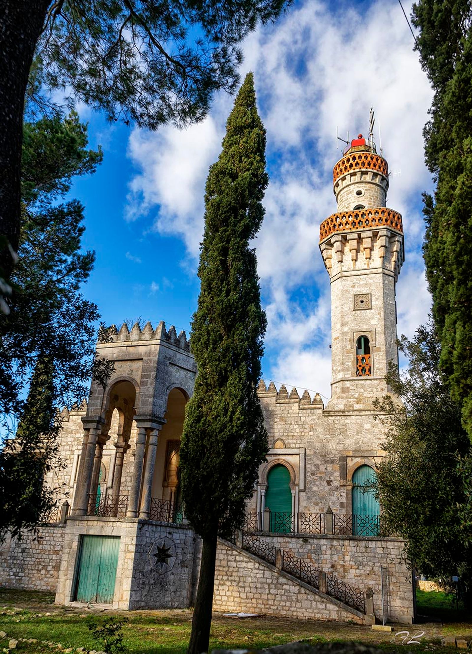 IL MINARETO Realizzato nel 1918 da Damaso Bianchi, pittore fasanese, servendosi di manodopera giunta appositamente…