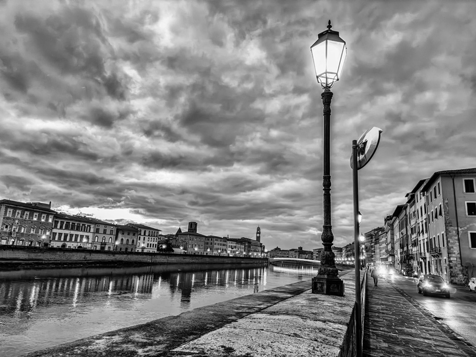 LUNGARNO -PISA