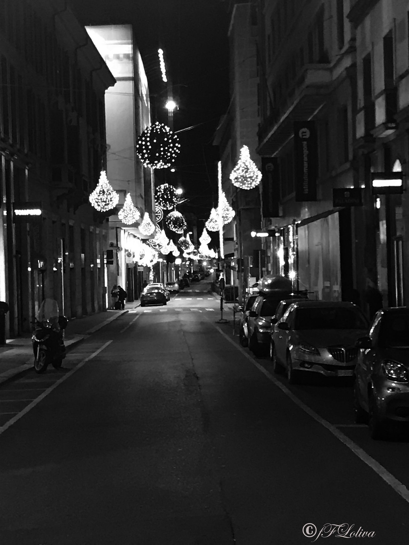 NATALE A MILANO TRA LUCI ED OMBRE — fotografia 11 di Francesco Loliva
