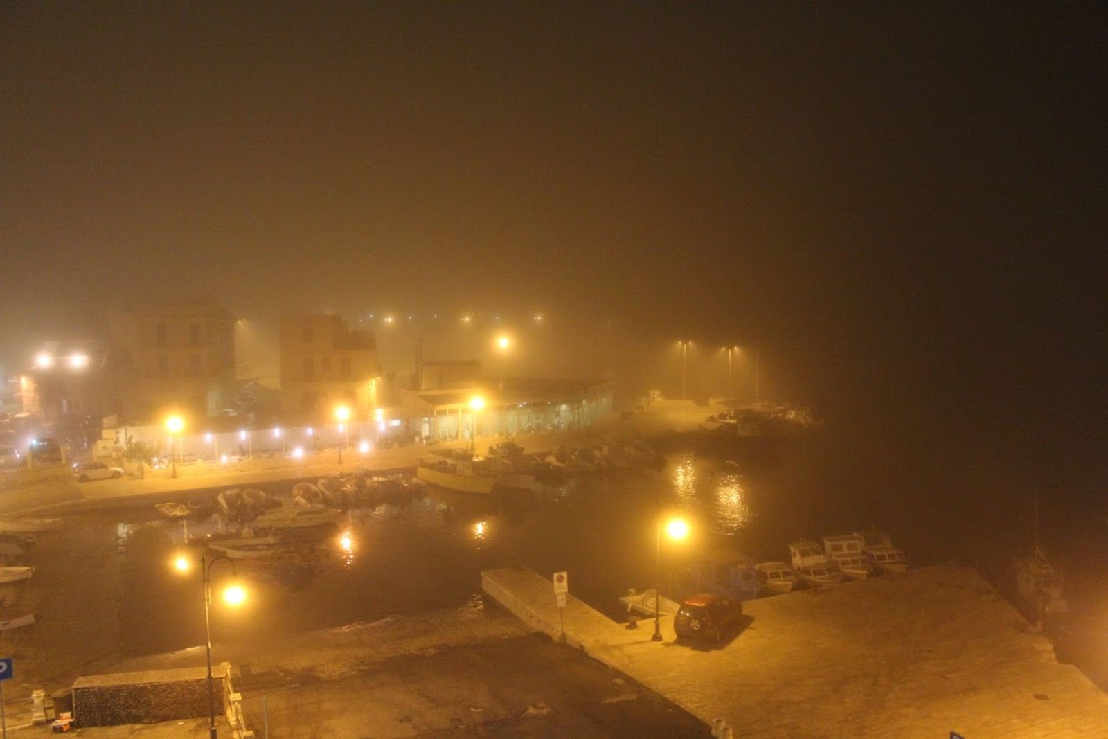 LA NEBBIA AL PORTO — fotografia 3 di Francesco Loliva