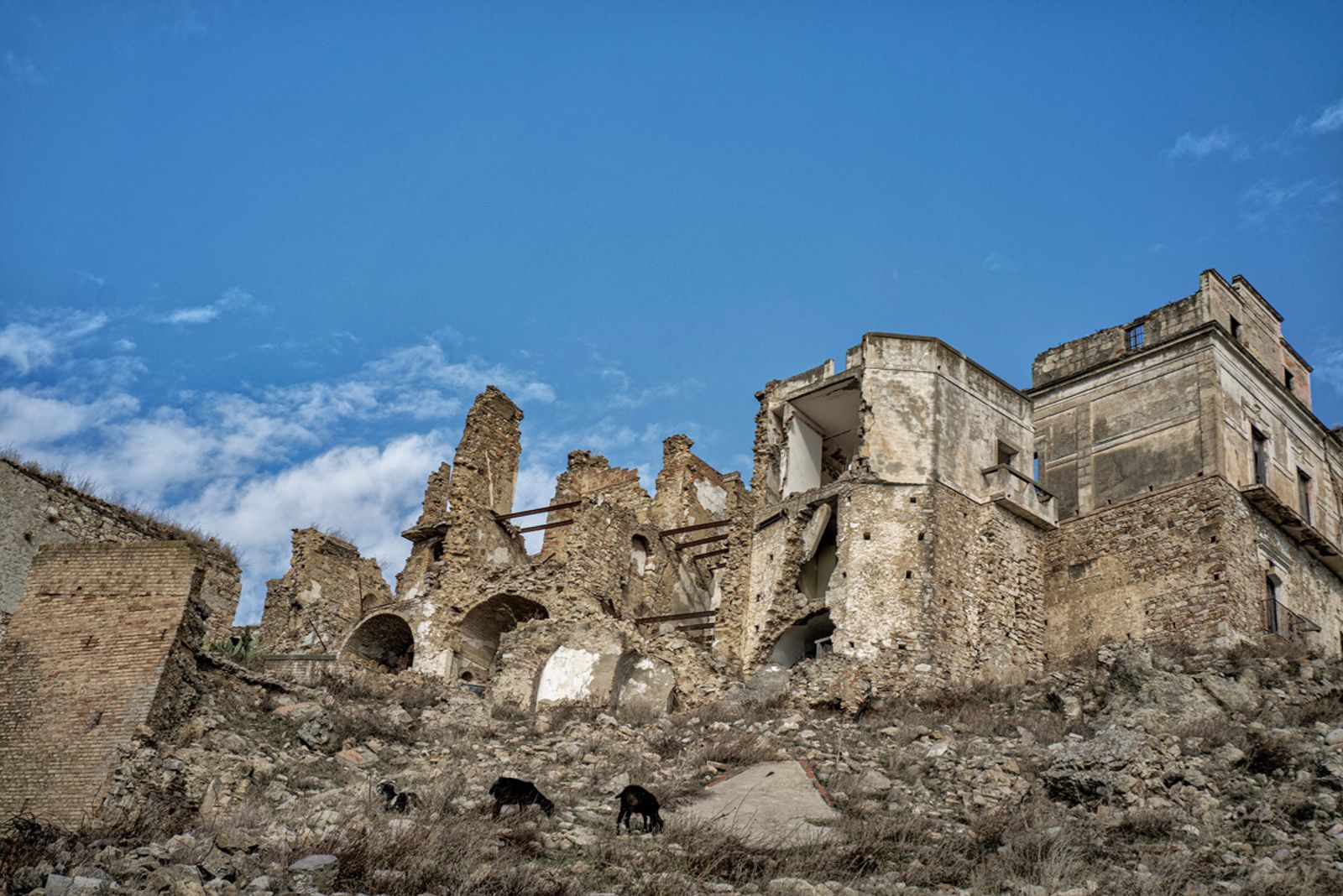CRACO la città fantasma (2) — fotografia 35 di Francesco Loliva