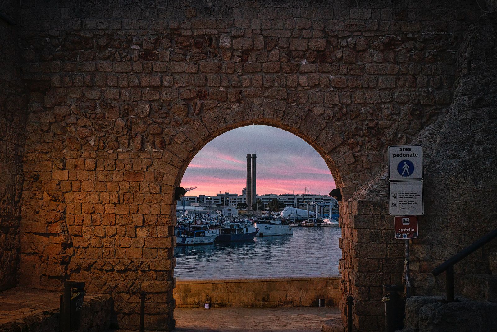 TRAMONTO AL PORTO - MONOPOLI — fotografia 4 di Francesco Loliva