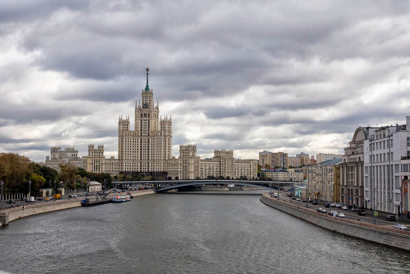 LA MOSCOVA La Moscòva (in russo Москва́, solitamente Москва́-река́ per distinguerlo dalla città omonima) è un fiume…