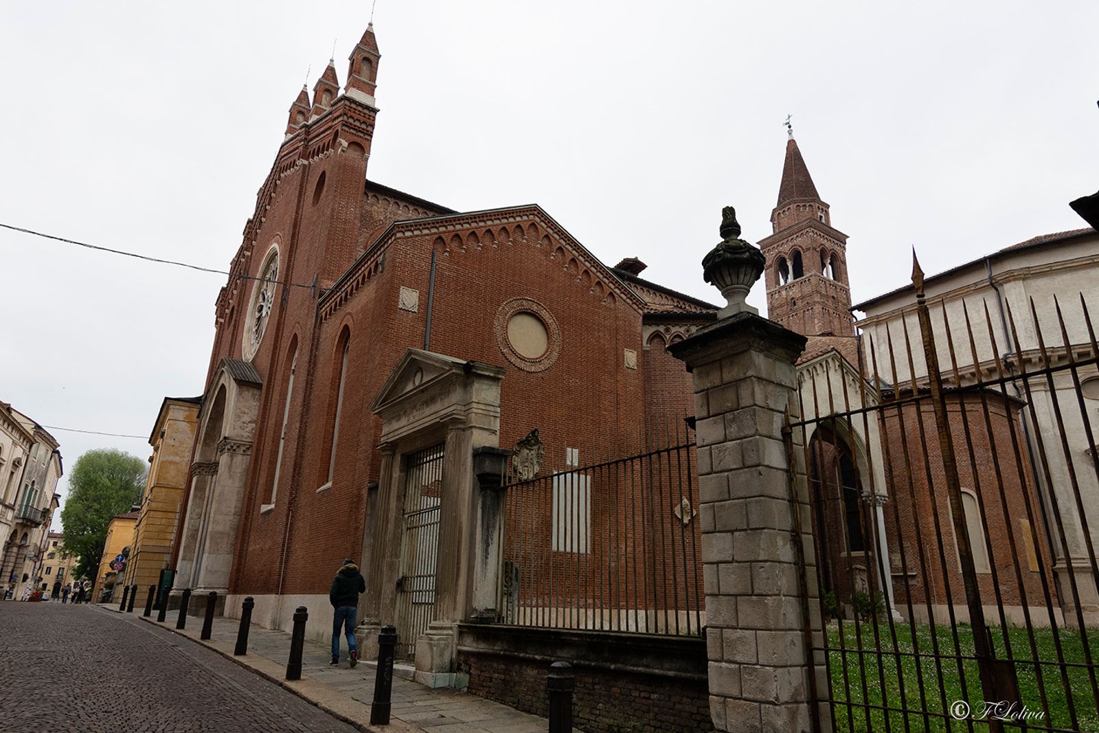 SANTUARIO DI SANTA CORONA Descrizione Il complesso di Santa Corona a Vicenza è costituito da una delle più importanti…
