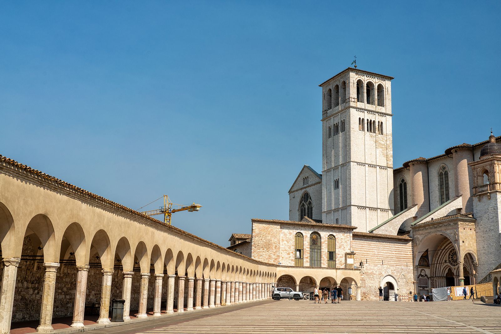 PIAZZALE DELLA BASILICA DEL SANTO Basilica Papale e Sacro Convento di San Francesco in Assisi