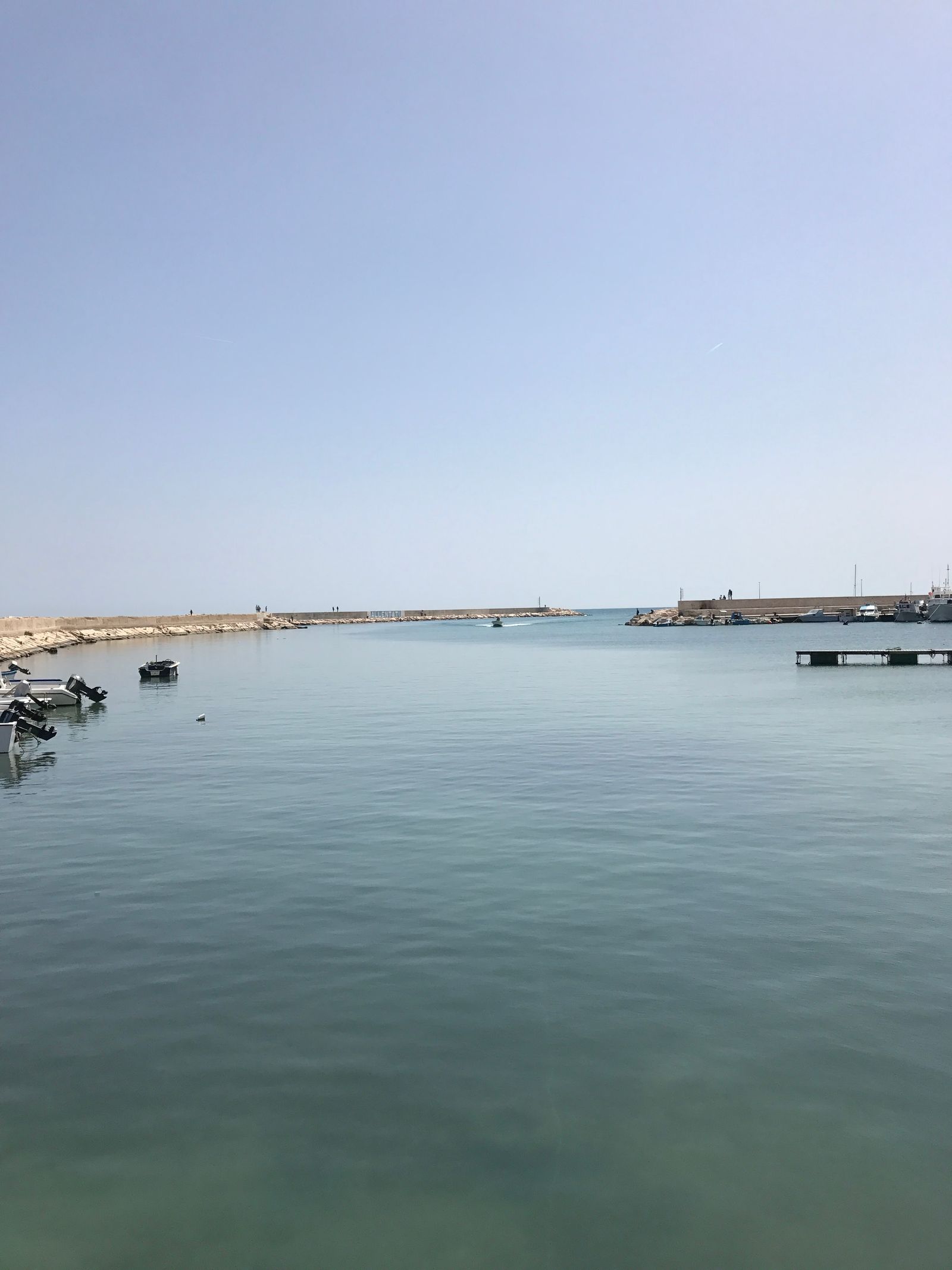 Nelle città senza Mare… chissà a chi si rivolge la gente per ritrovare il proprio equilibrio… forse alla luna…