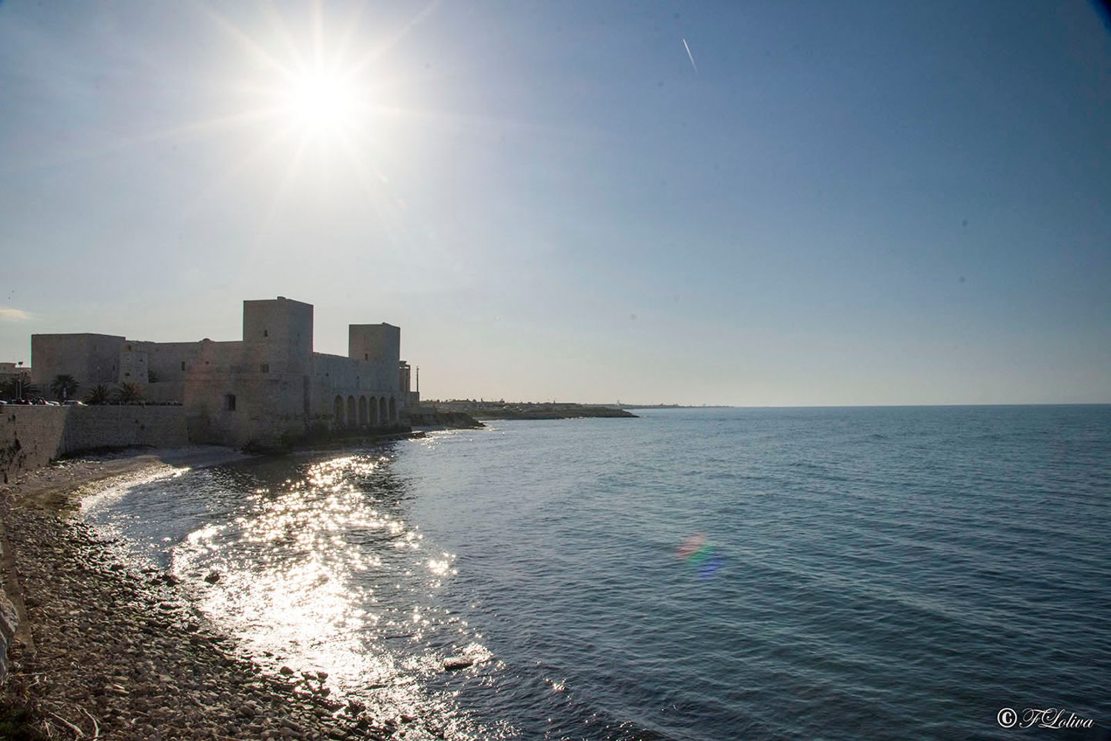 CASTELLO SVEVO Il Castello di Trani è uno dei più importanti edifici fortificati fatti erigere dall'imperatore Federico…