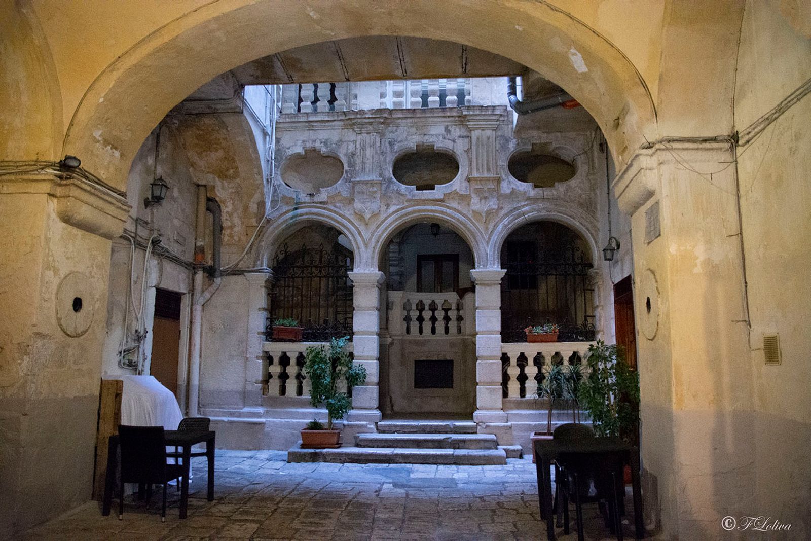 BARI VECCHIA Bari Vecchia è situata tra il quartiere murattiano e il mare: si tratta di un dedalo di viuzze in cui è…