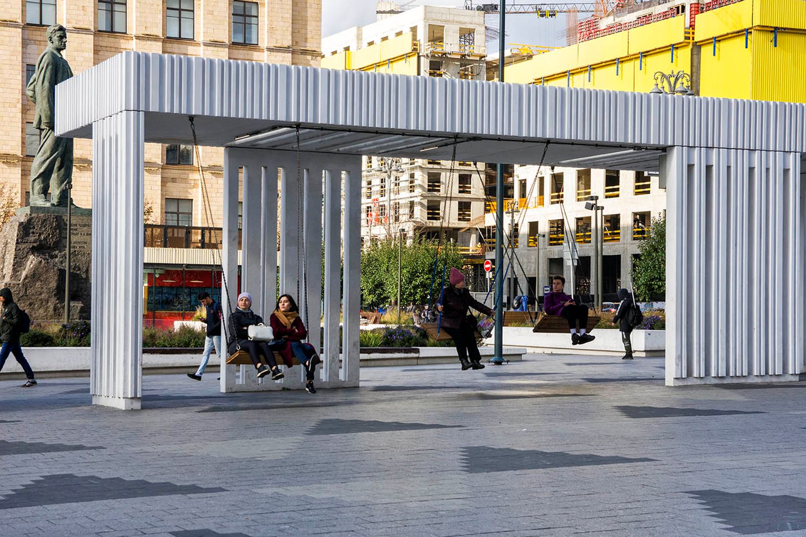 TRIUMPHAL SQUARE, ALTALENE