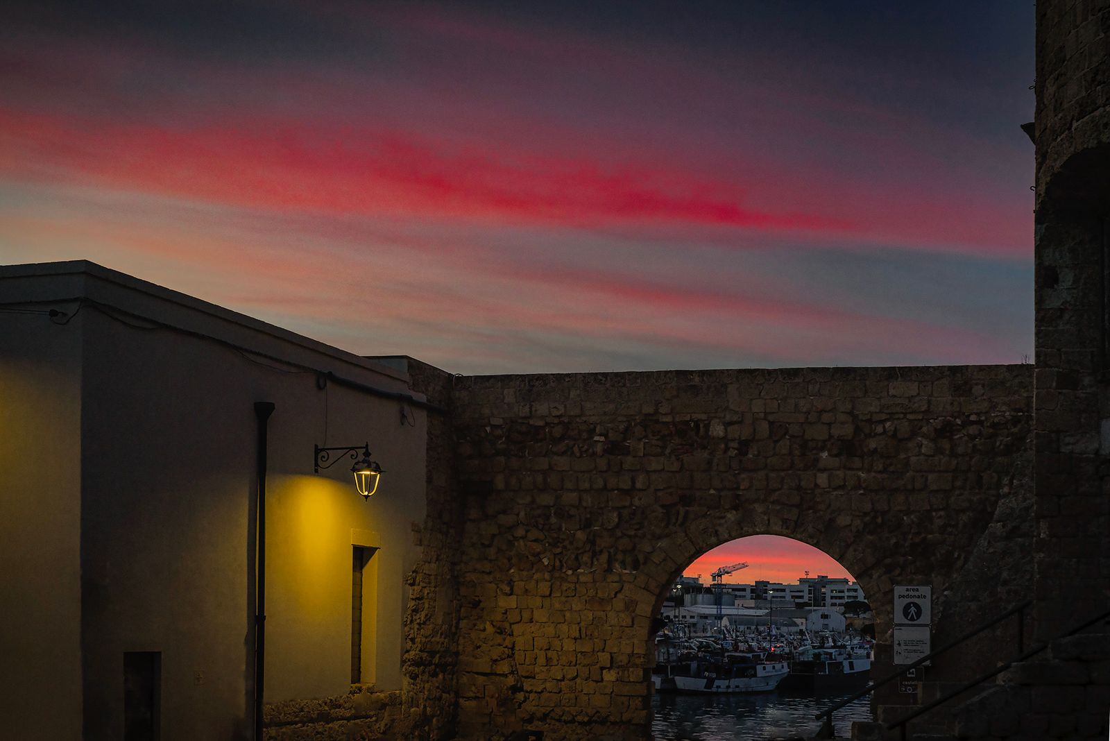 TRAMONTO AL PORTO