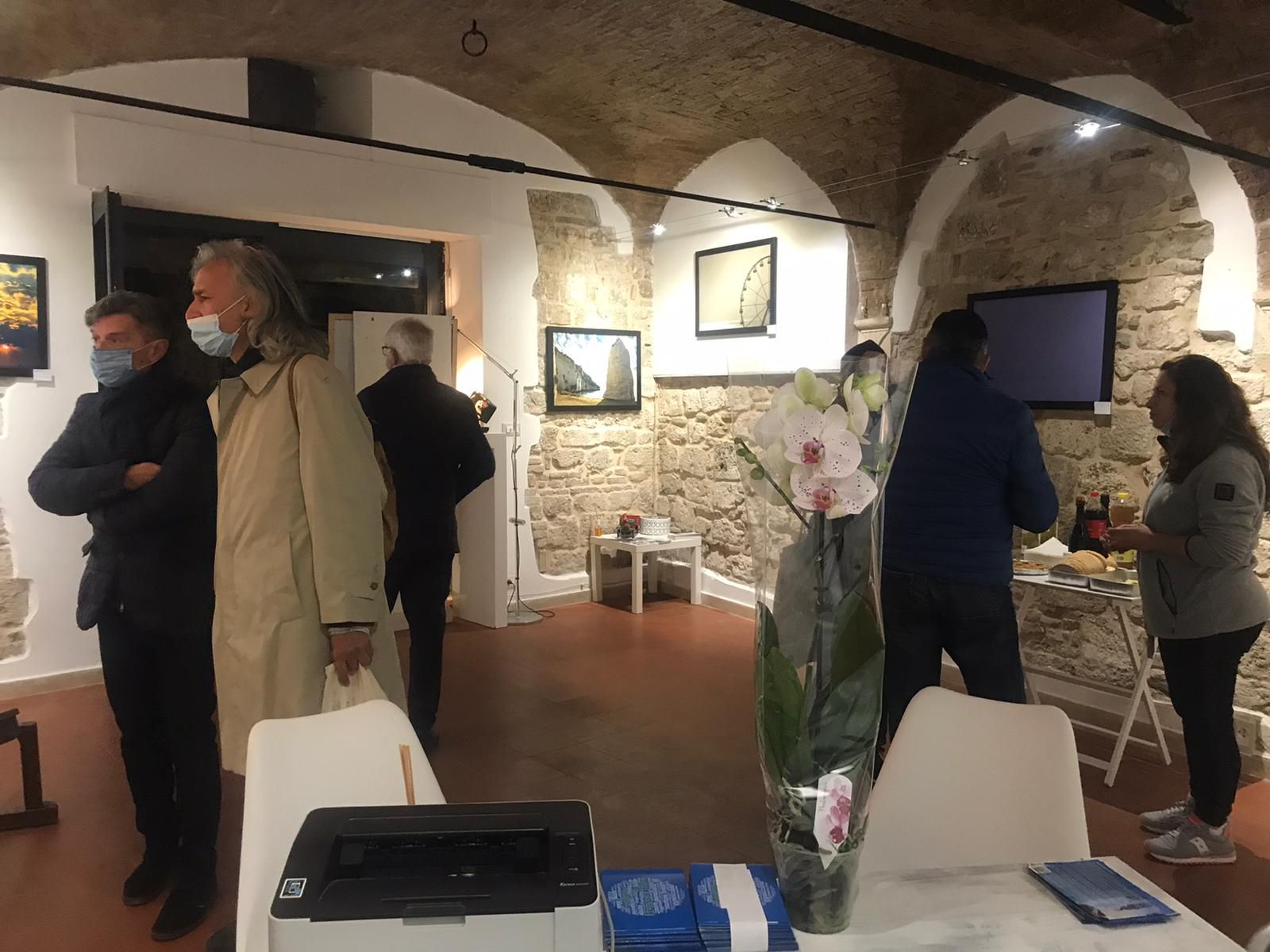 FOTOGRAFIA ED EMOZIONI -NEW ART GALLERY Ascoli Piceno 17 OTTOBRE 2020 — fotografia 3 di Francesco Loliva