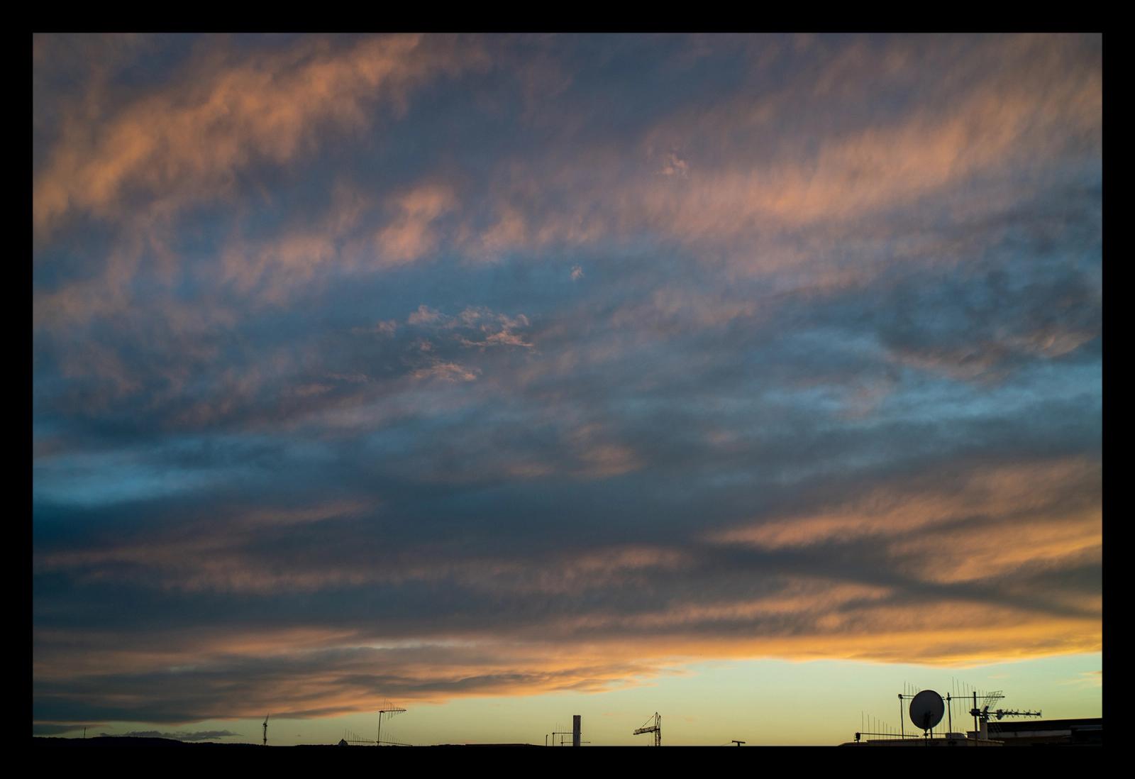 I COLORI DEL TRAMONTO #1 “Le leggi dei colori sono inesprimibilmente belle, proprio perché non sono dovute al caso.”…