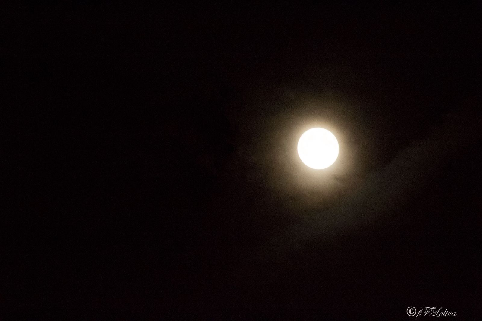 LA LUNA GIOCA CON LE NUVOLE — fotografia 6 di Francesco Loliva