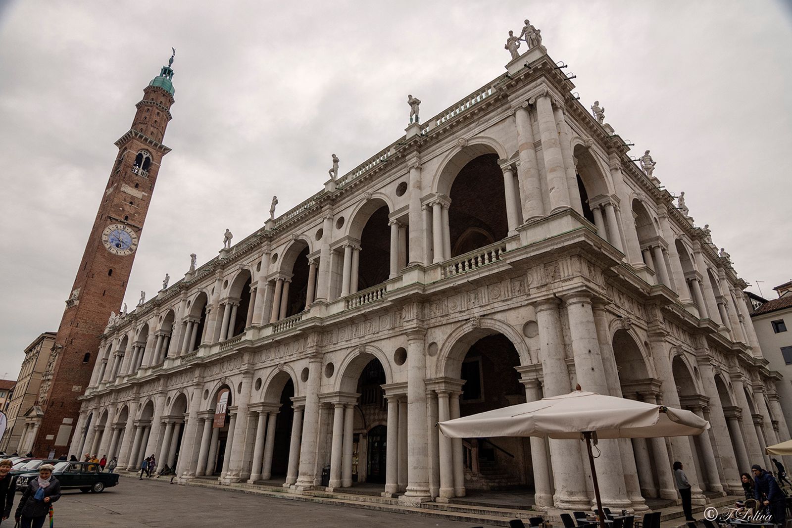 BASILICA PALLADIANA La Basilica Palladiana è un edificio pubblico che affaccia su Piazza dei Signori a Vicenza. Il suo…