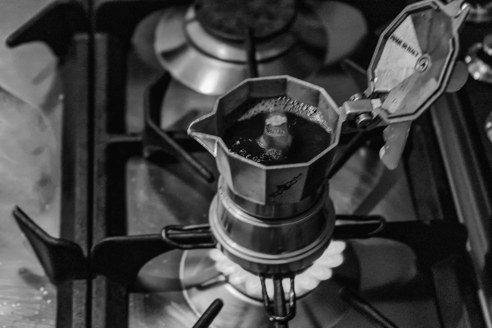 L'ATTESA Come è piacevole l’attesa del gorgoglio della caffettiera e del profumo del primo caffè della giornata che…