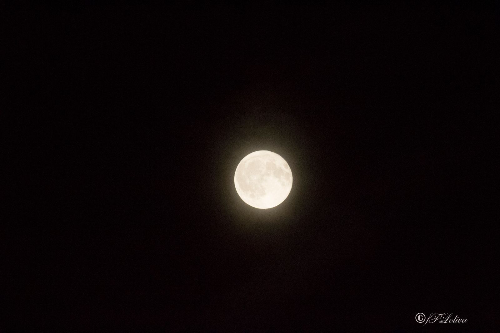 LA LUNA GIOCA CON LE NUVOLE — fotografia 8 di Francesco Loliva