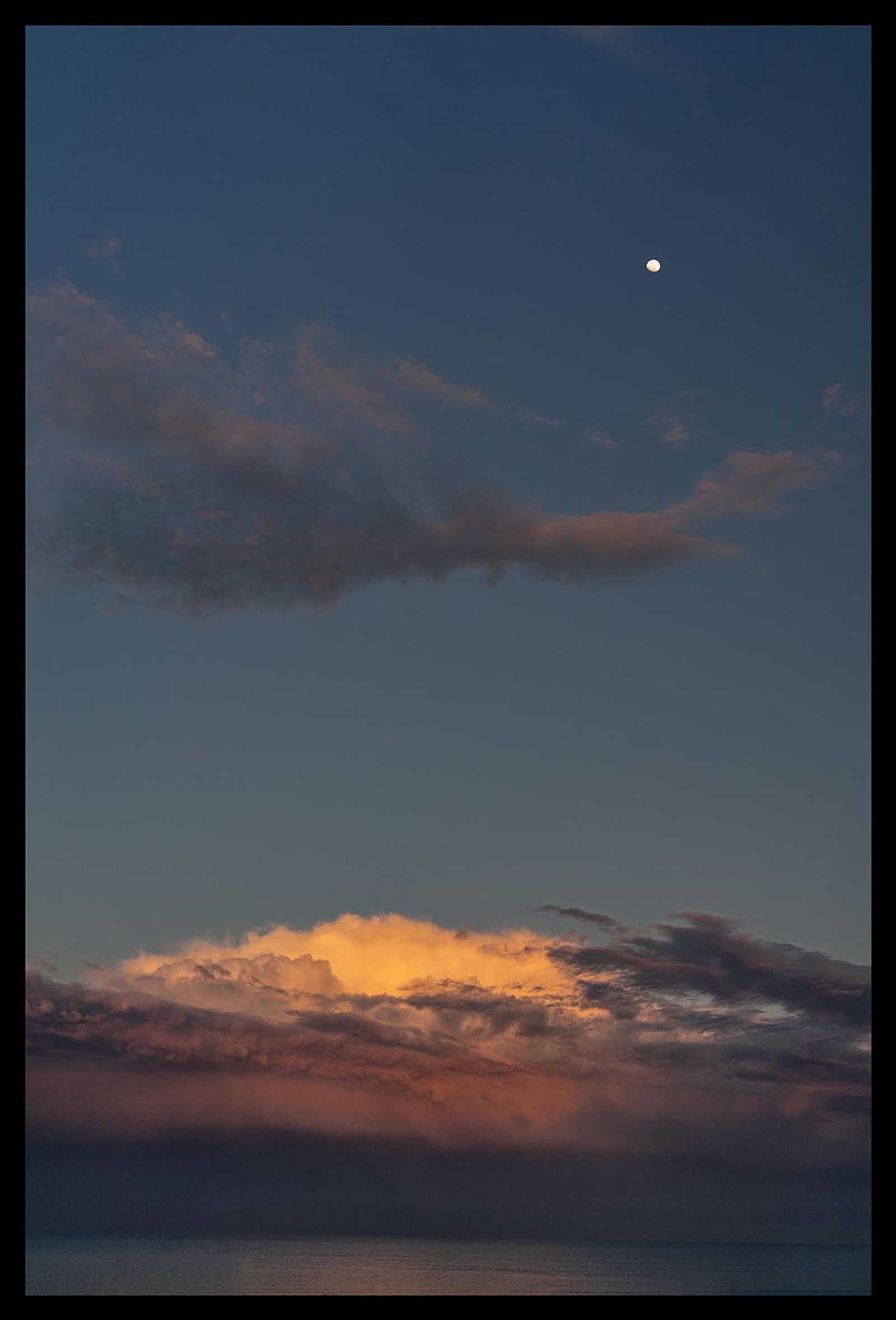 NUVOLE A MARE E LUNA PIENA#1