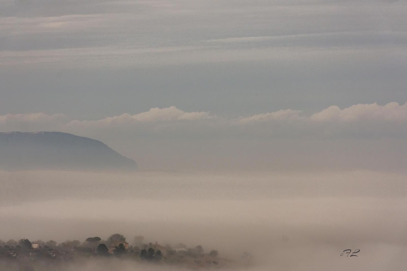 La nebbia — fotografia 1 di Francesco Loliva