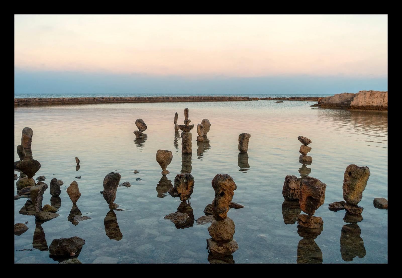 FIGURE DI PIETRA Si chiama “stone balancing”, pietre in equilibrio, ed è una disciplina mentale della pratica Zen…
