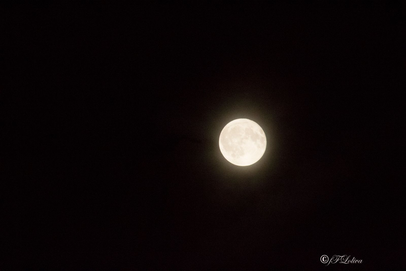 LA LUNA GIOCA CON LE NUVOLE — fotografia 7 di Francesco Loliva