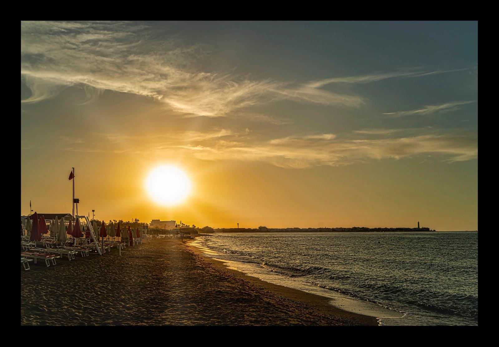 TRAMONTO IN RIVA AL MARE