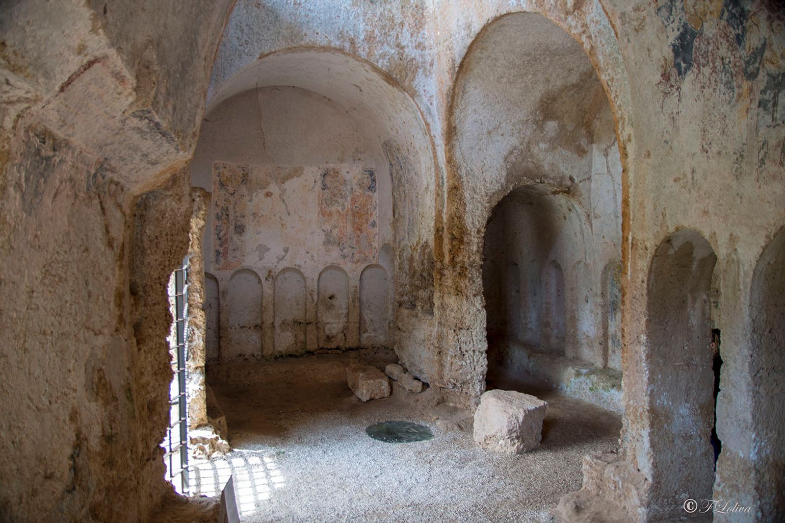 Il fulcro dell'intero villaggio è la chiesa rupestre, caso davvero unico nel panorama dell'architettura rupestre…