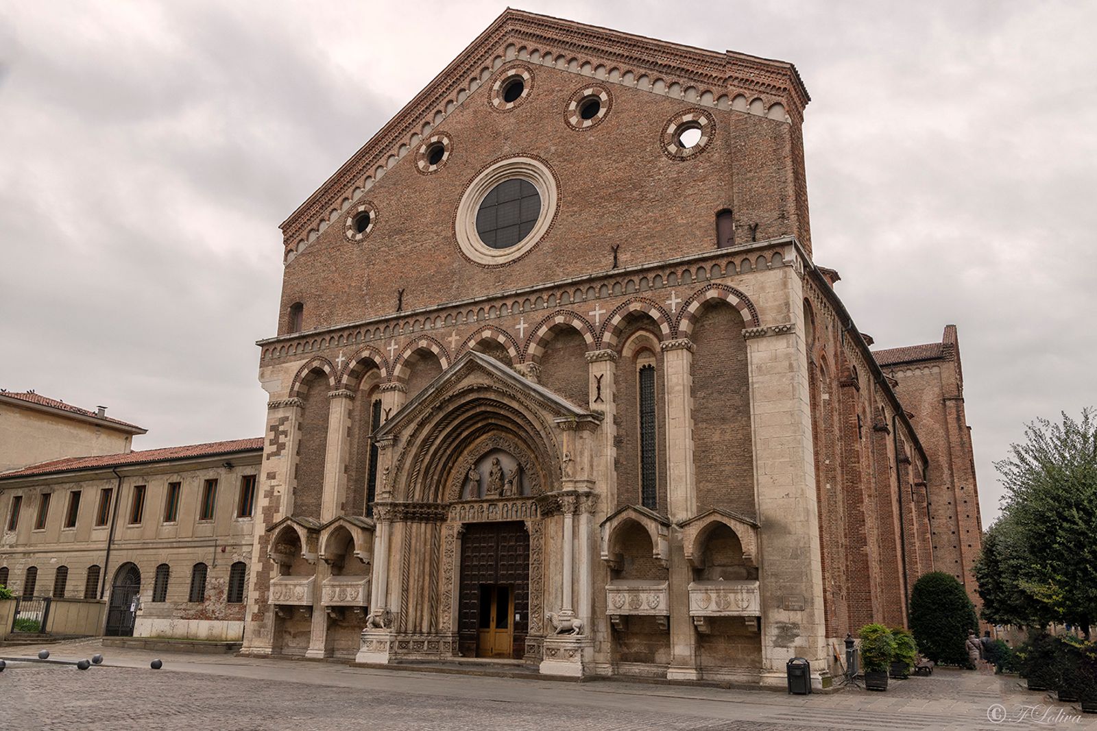 TEMPIO DI SAN LORENZO La chiesa di San Lorenzo è un luogo di culto cattolico di Vicenza, costruito alla fine del XIII…