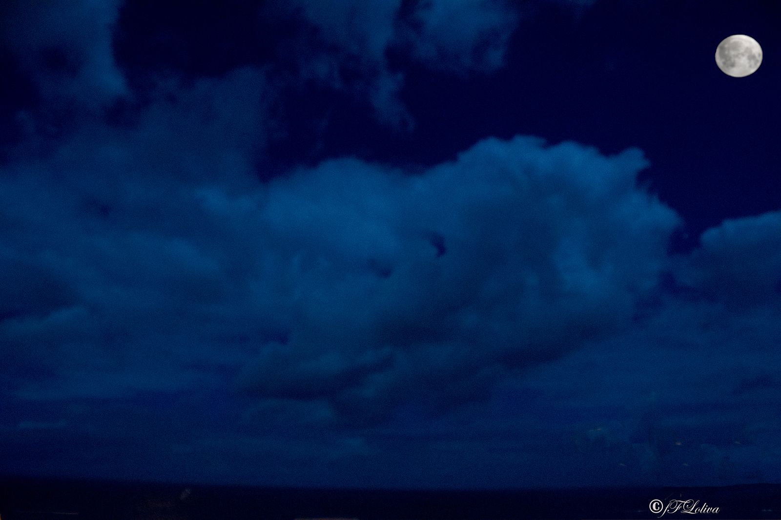 Luna piena tra le nuvole — fotografia 6 di Francesco Loliva