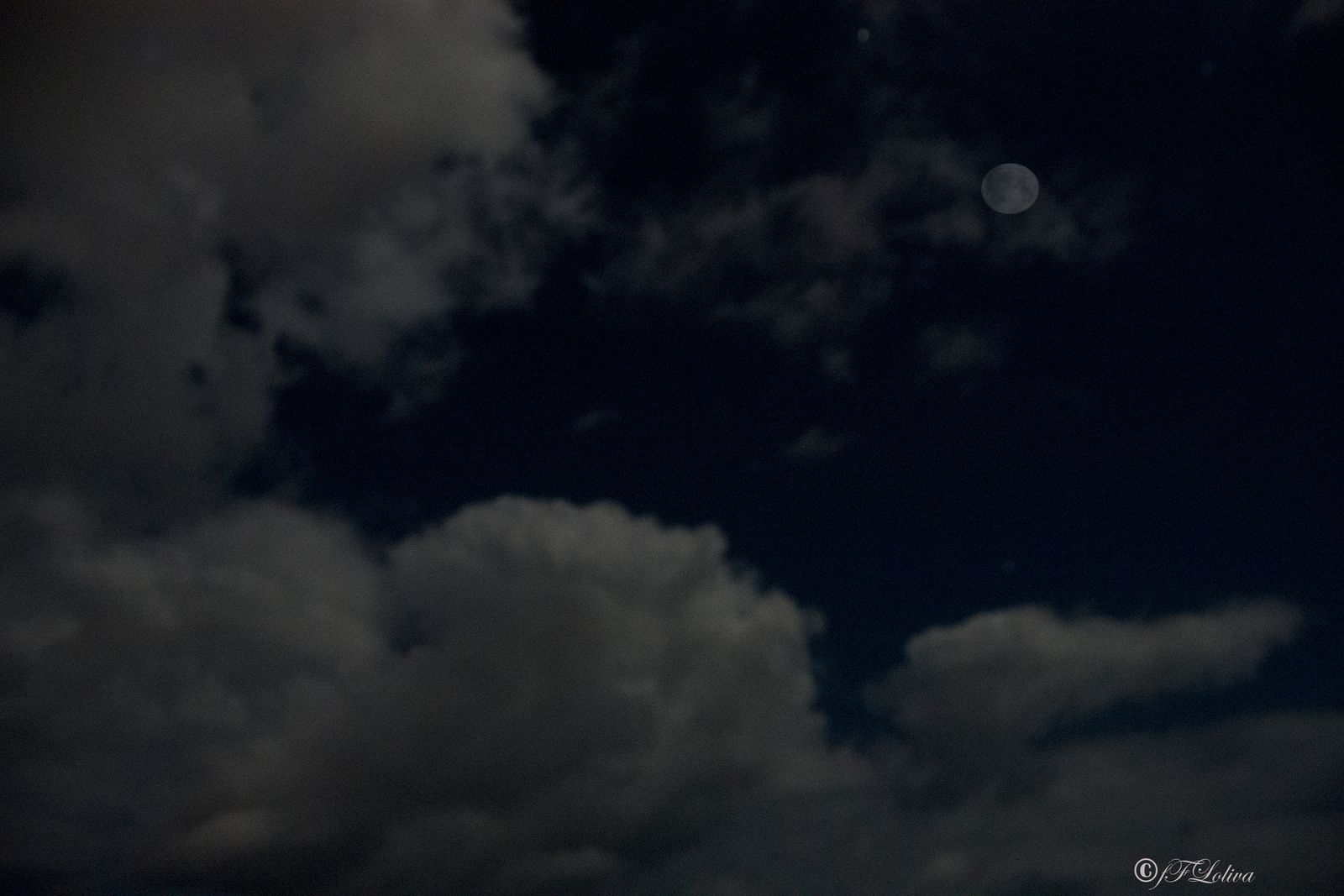 Luna piena tra le nuvole — fotografia 4 di Francesco Loliva