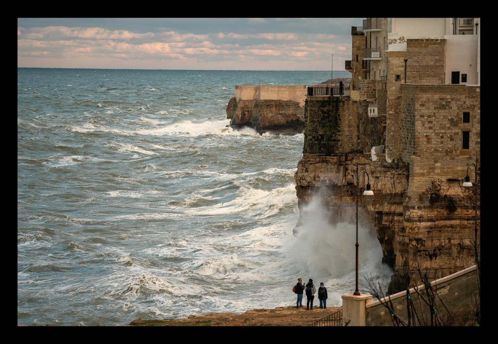 BURRASCA A POLIGNANO A MARE