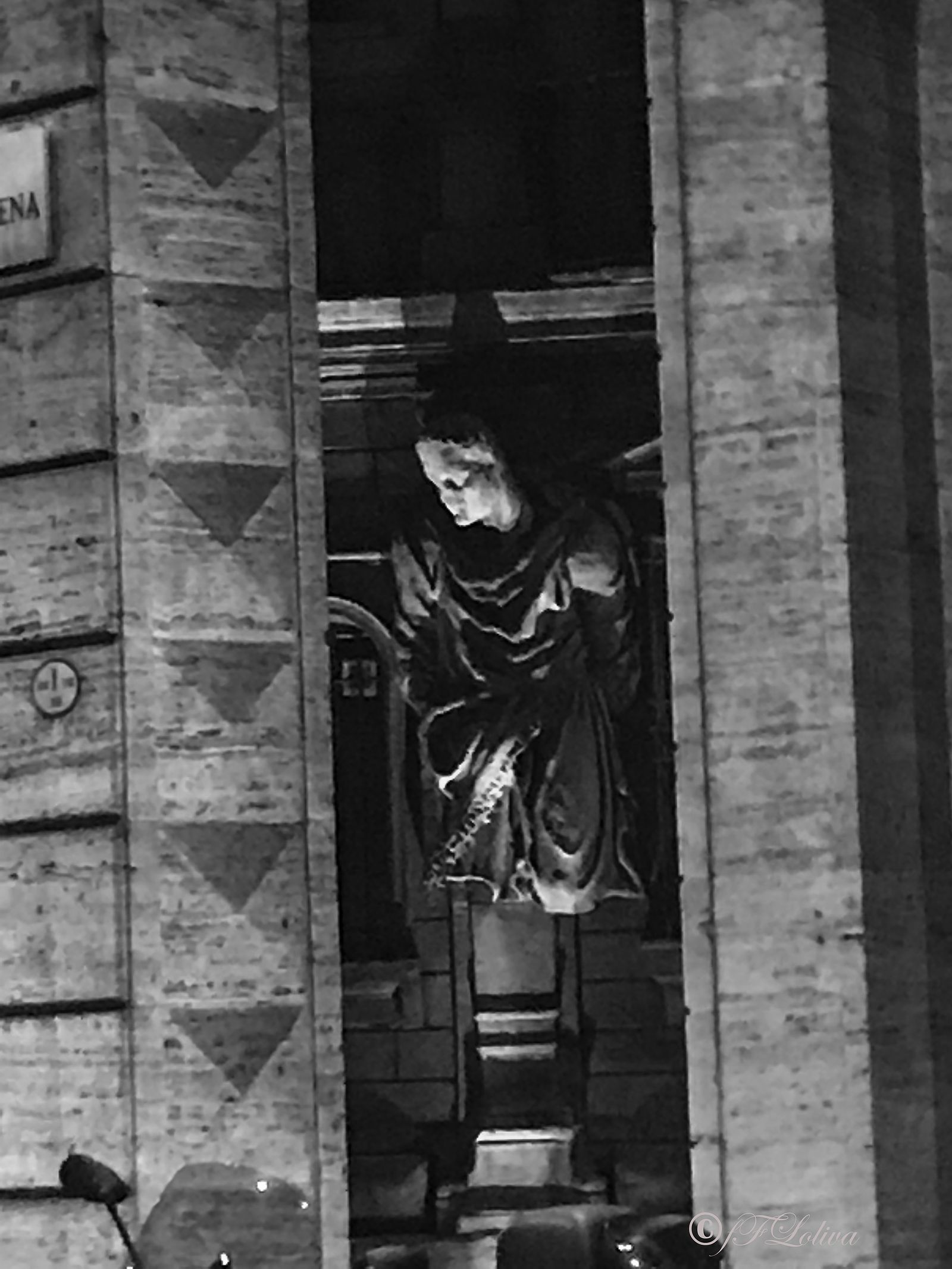 NATALE A MILANO TRA LUCI ED OMBRE — fotografia 15 di Francesco Loliva